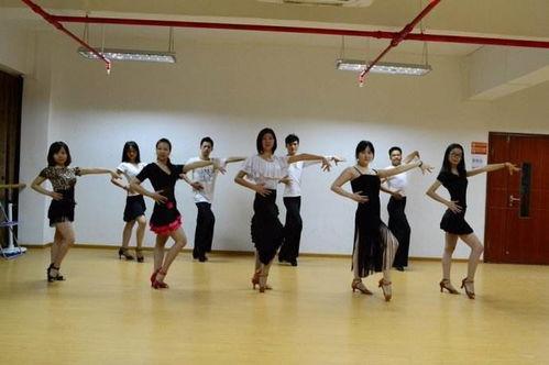 成人跳竹竿视频舞蹈,成人跳竹竿舞蹈风采展示